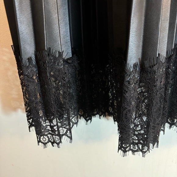 ZARA Sz XS Midi Skirt Liquid Leather Look Vegan Pleated Lace Trimmed In Black - Picture 2 of 8
